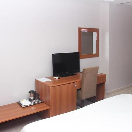 Grand Ibro Hotel Annex Ankuru ภายนอก รูปภาพ