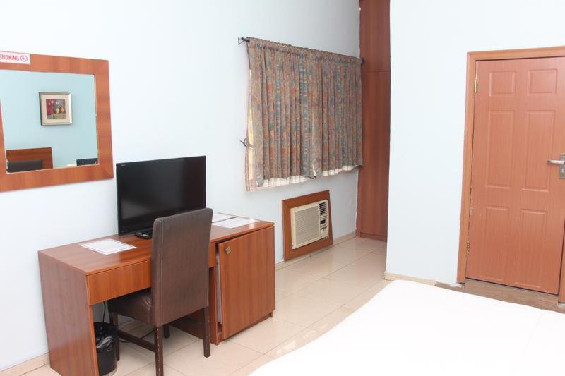 Grand Ibro Hotel Annex Ankuru ภายนอก รูปภาพ