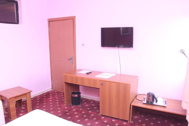 Grand Ibro Hotel Annex Ankuru ภายนอก รูปภาพ