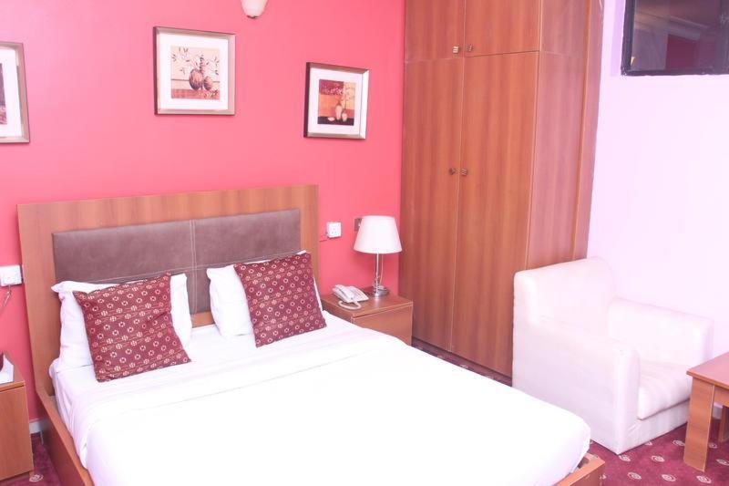 Grand Ibro Hotel Annex Ankuru ภายนอก รูปภาพ