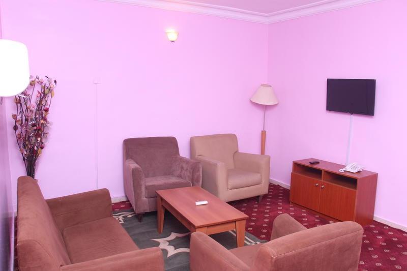 Grand Ibro Hotel Annex Ankuru ภายนอก รูปภาพ