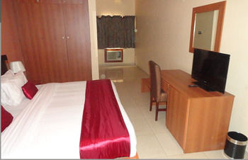 Grand Ibro Hotel Annex Ankuru ภายนอก รูปภาพ