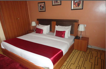 Grand Ibro Hotel Annex Ankuru ภายนอก รูปภาพ